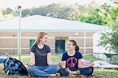 单人俯视角射击游戏《逃离鸭科夫》Steam页面上线 支持简繁体中文